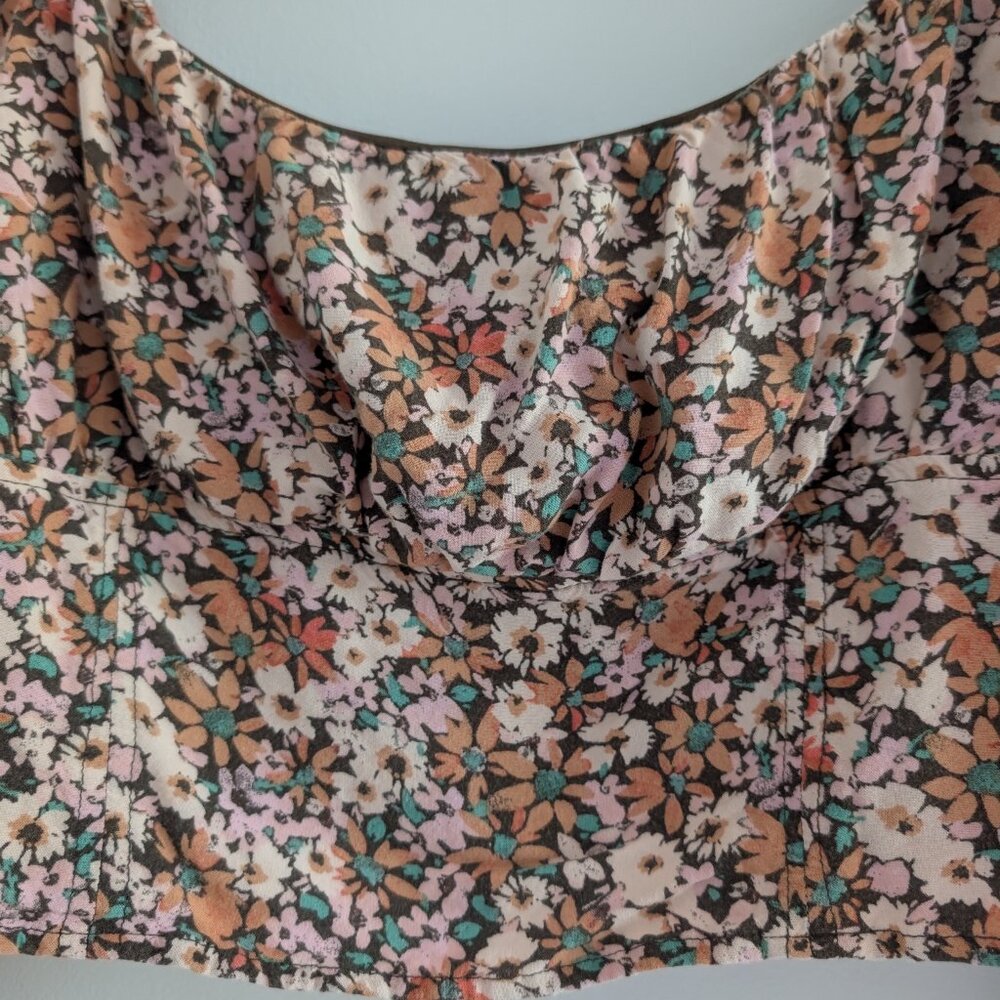 3/$30 retro style long sleeve bodice floral top - Picture 3 of 9